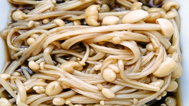 enoki_mushrooms_sauce