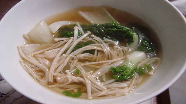 Enoki_mushrooms_ramen