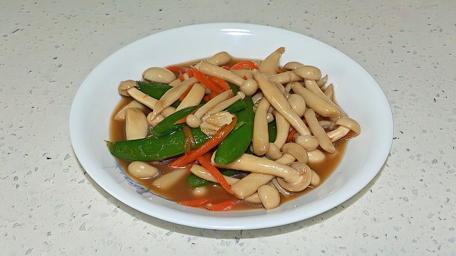 Enoki_mushrooms_soup